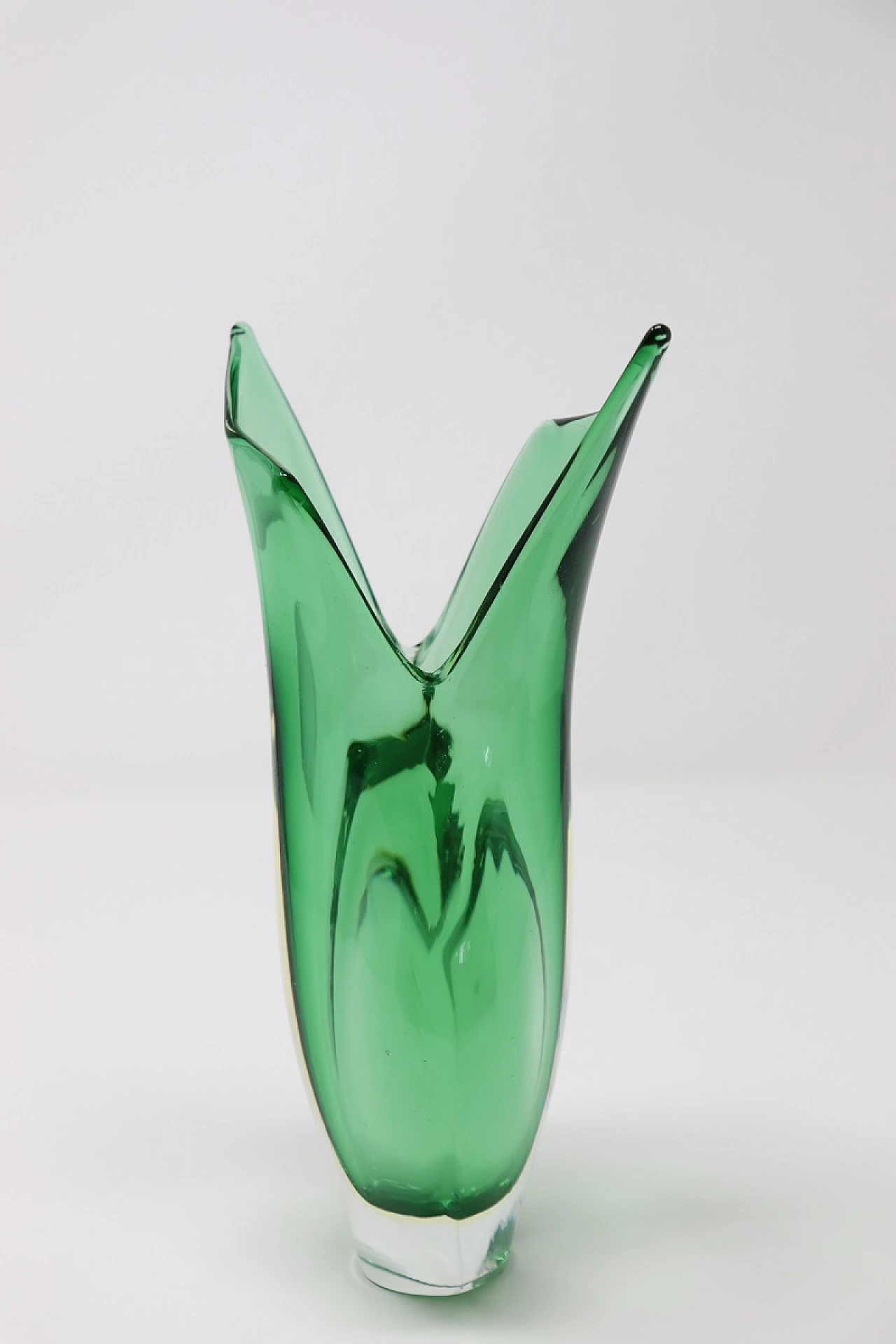 Detail of a green vase, Murano, 1960s 4