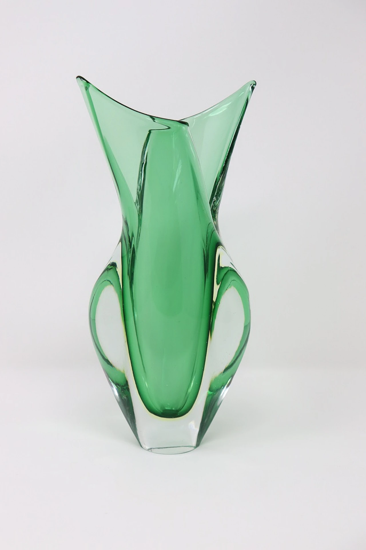 Detail of a green vase, Murano, 1960s 5