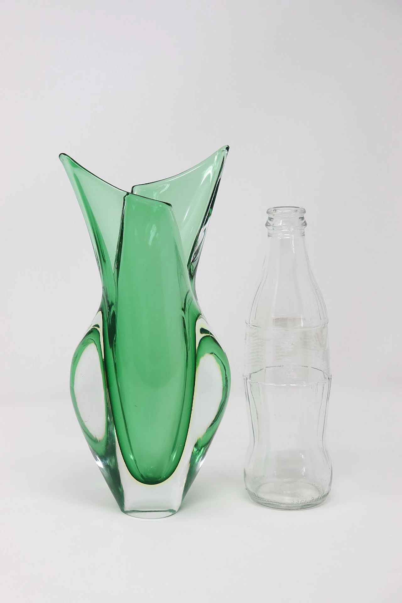 Detail of a green vase, Murano, 1960s 11