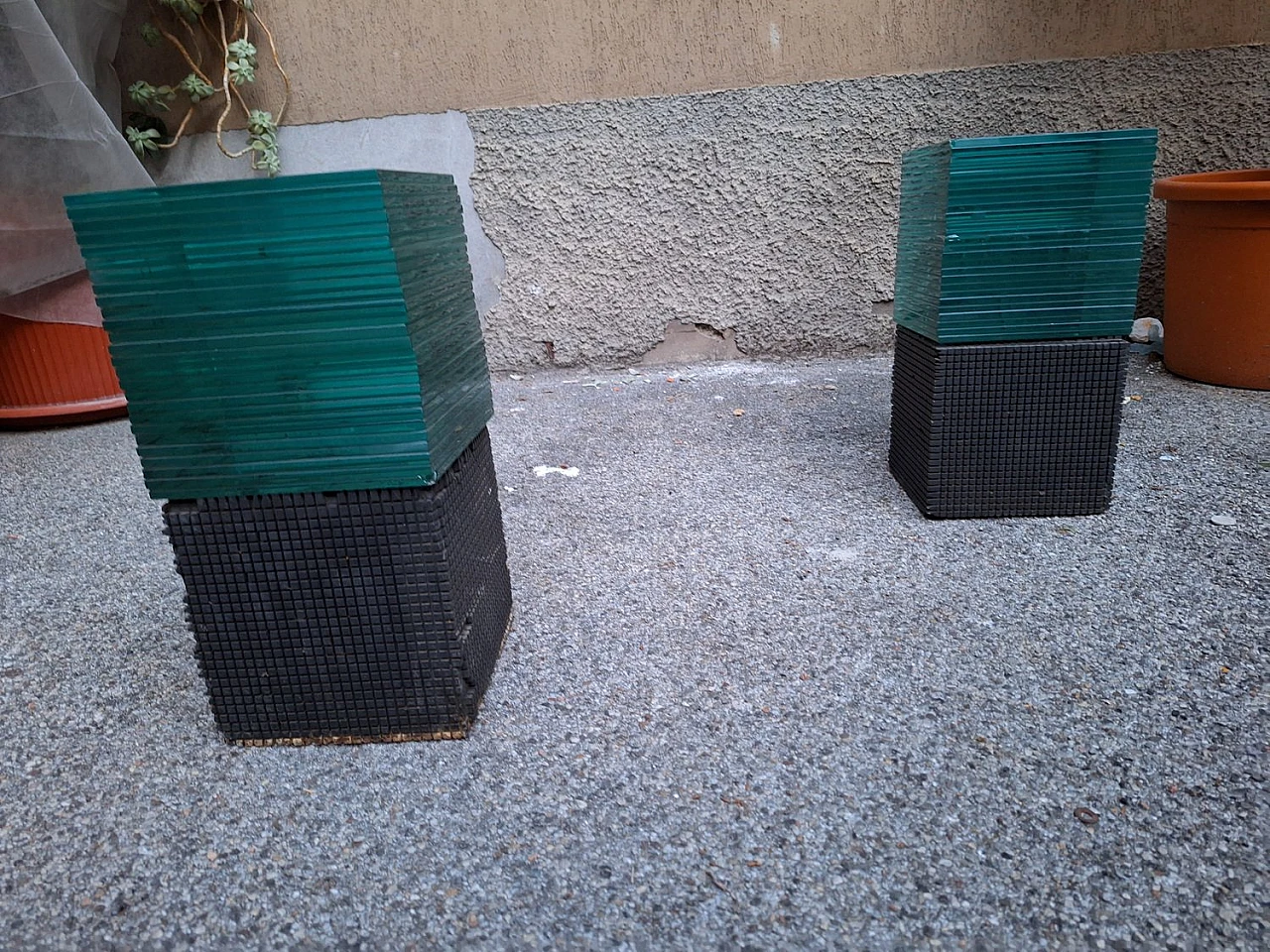 Pair of bedside tables in Urano palma stone and glass, 1980s 3