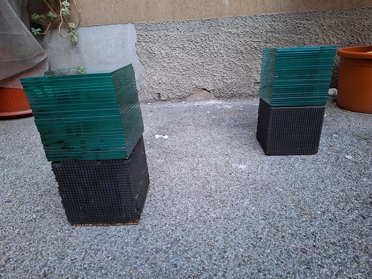 Pair of bedside tables in Urano palma stone and glass, 1980s 4