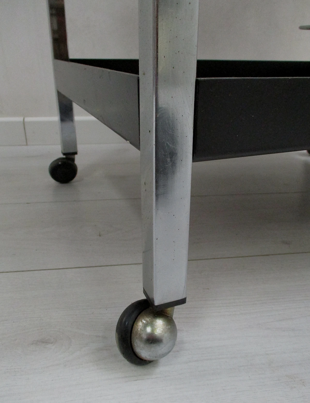 Cart Bar table design in metal and lacquered wood from the 80s 8