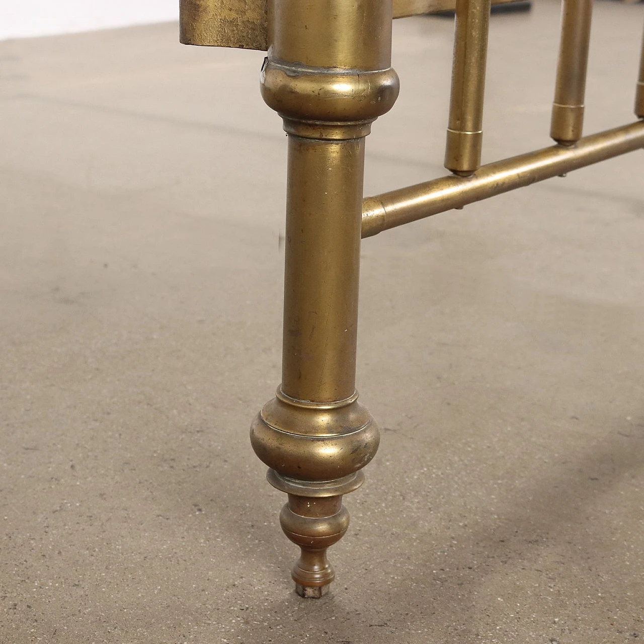 Antique brass bed, early 20th century 7