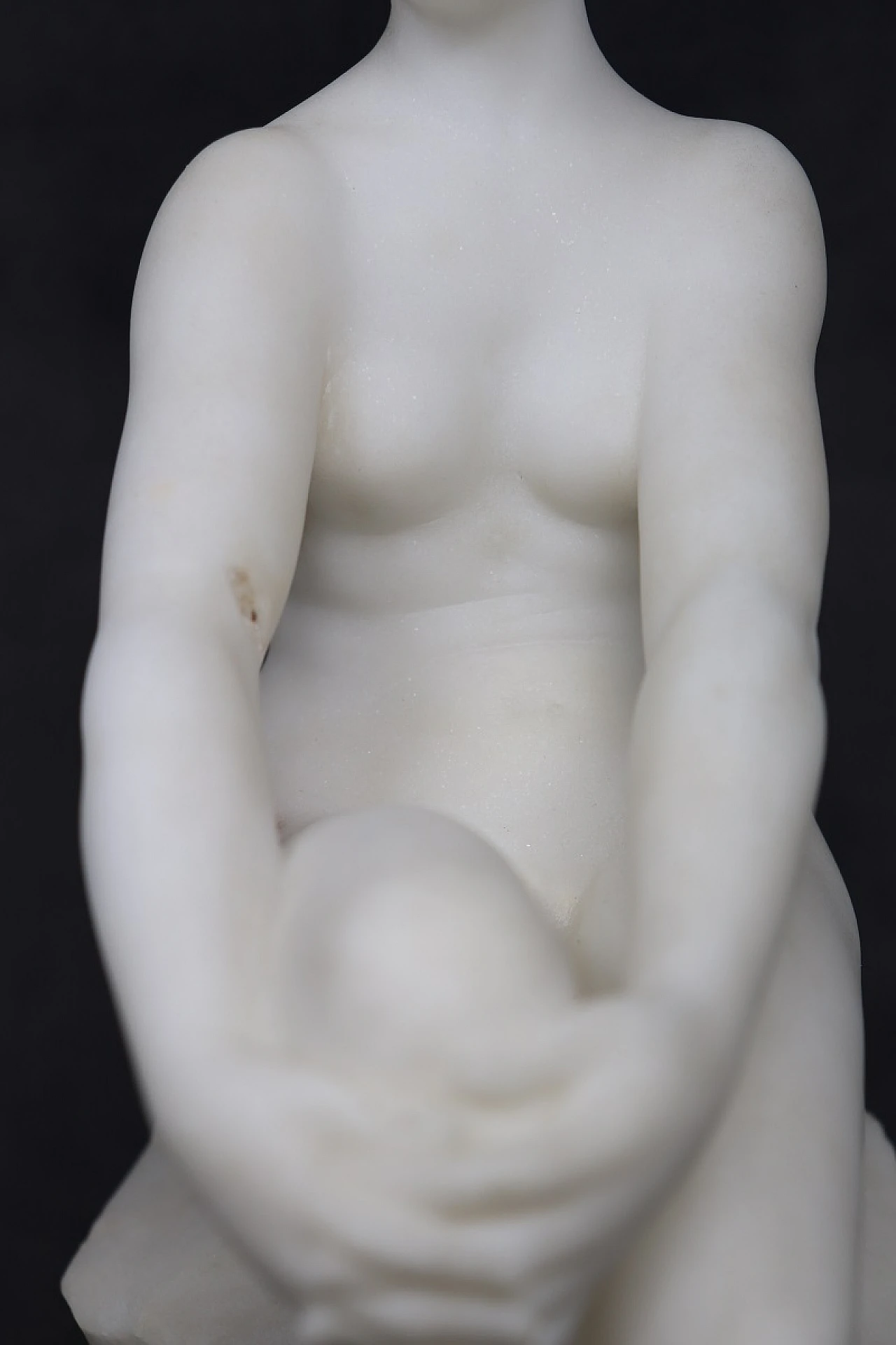 Nude woman, art deco sculpture in white marble, 30s 4