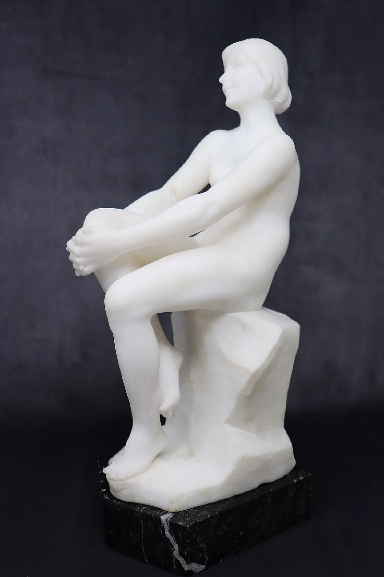 Nude woman, art deco sculpture in white marble, 30s 8