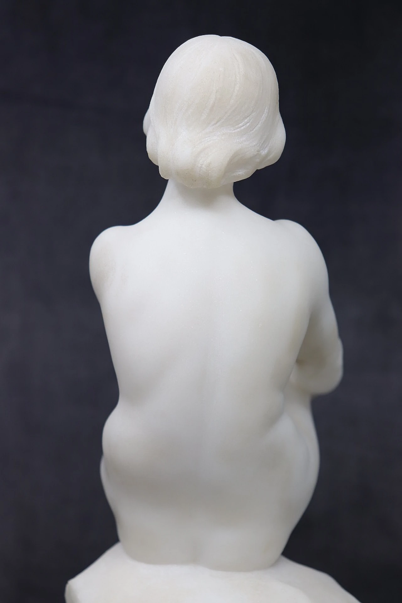 Nude woman, art deco sculpture in white marble, 30s 12