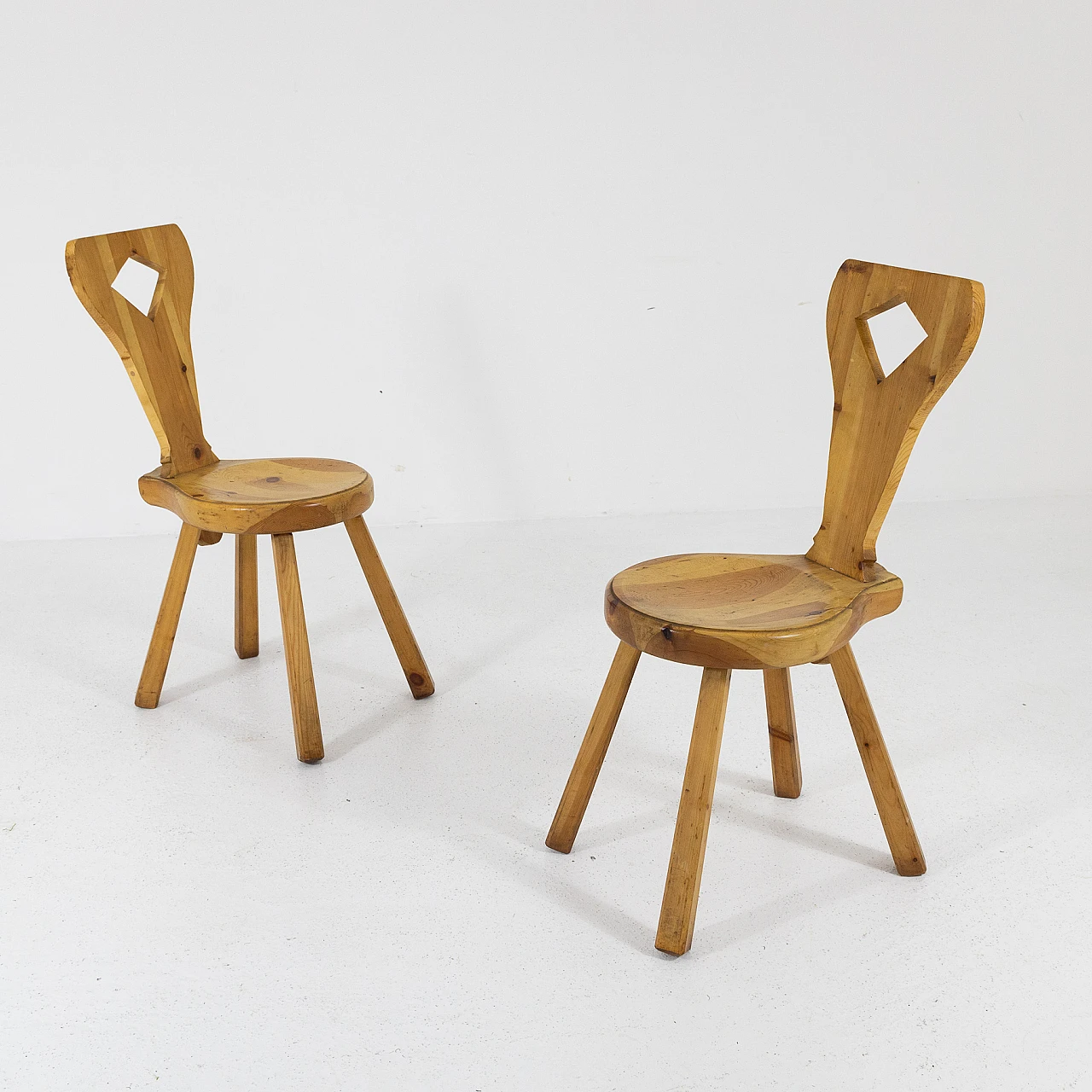 8 Chairs in pine wood, 1970s 7