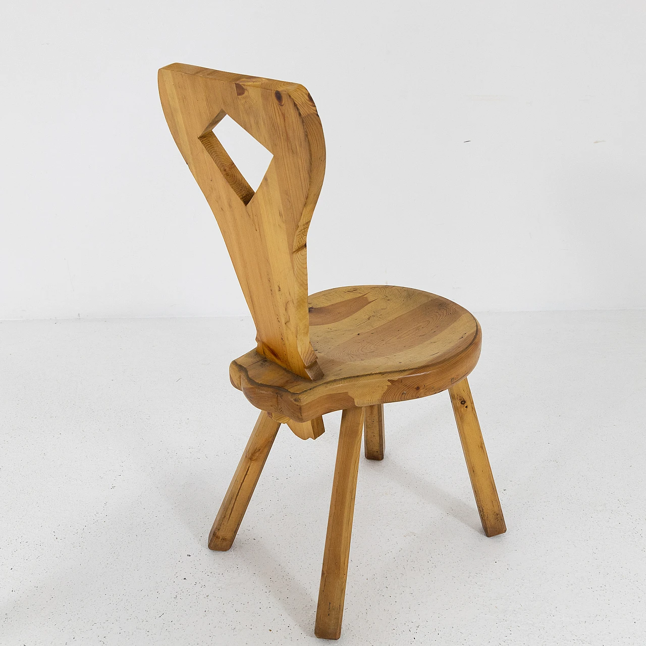 8 Chairs in pine wood, 1970s 10