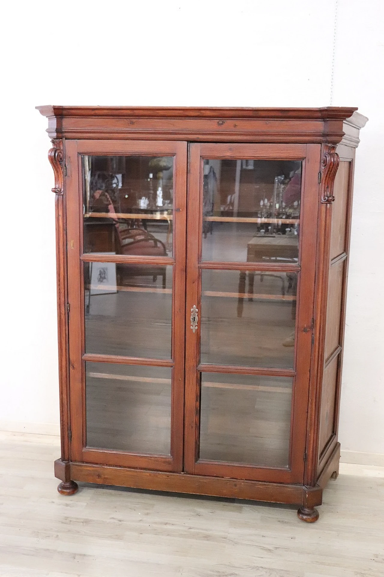 Showcase in solid larch, 19th century 3