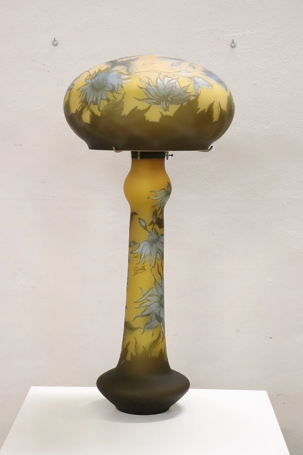 Large cameo glass table lamp 3