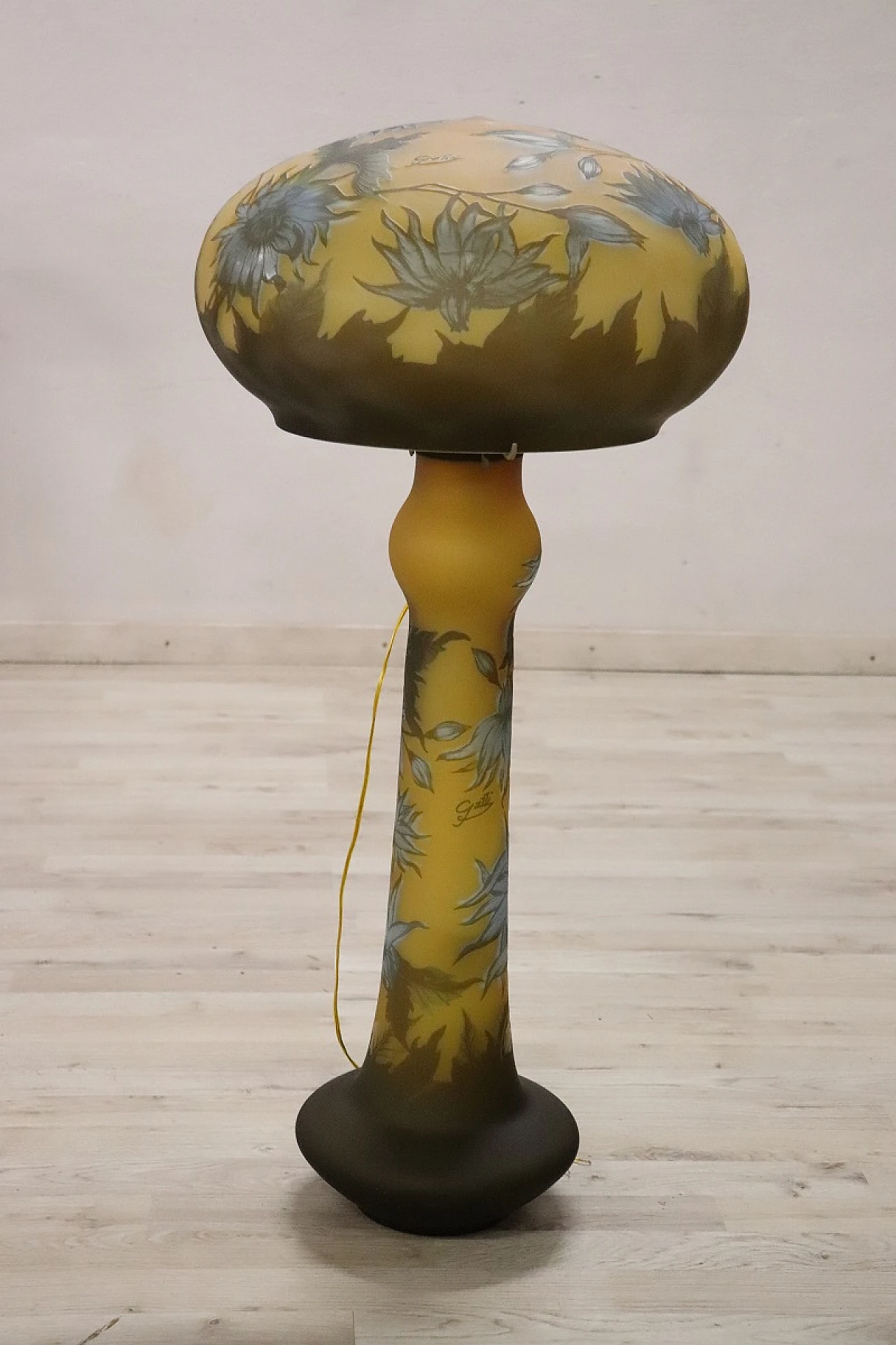 Large cameo glass table lamp 10