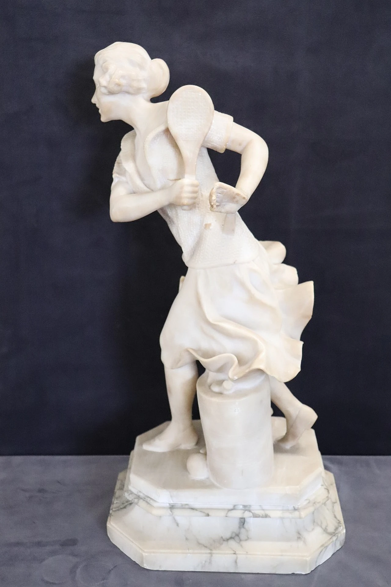 Scultura in marmo, ragazza che gioca a tennis, primi ‘900 4