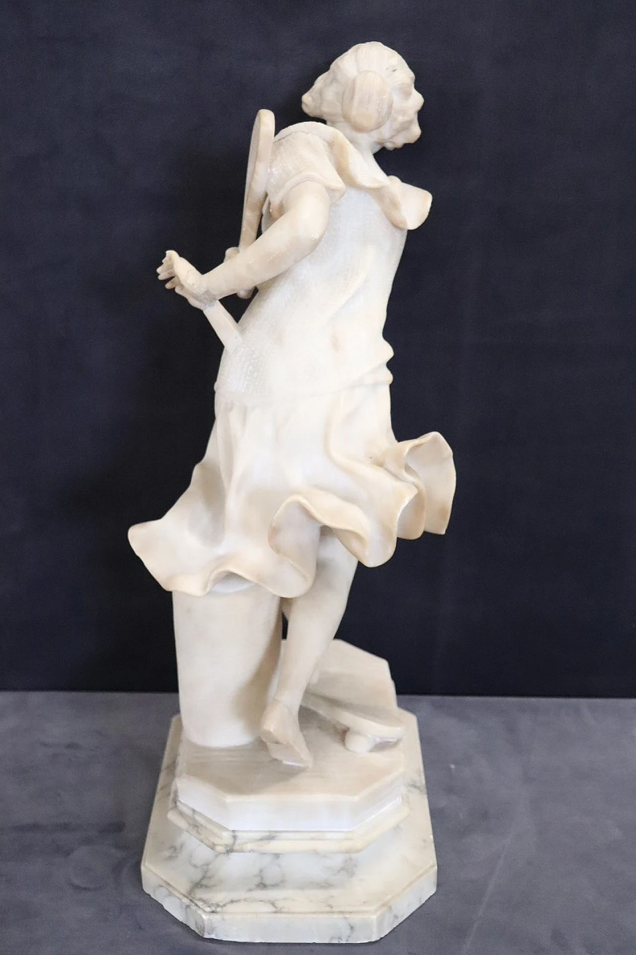 Scultura in marmo, ragazza che gioca a tennis, primi ‘900 10