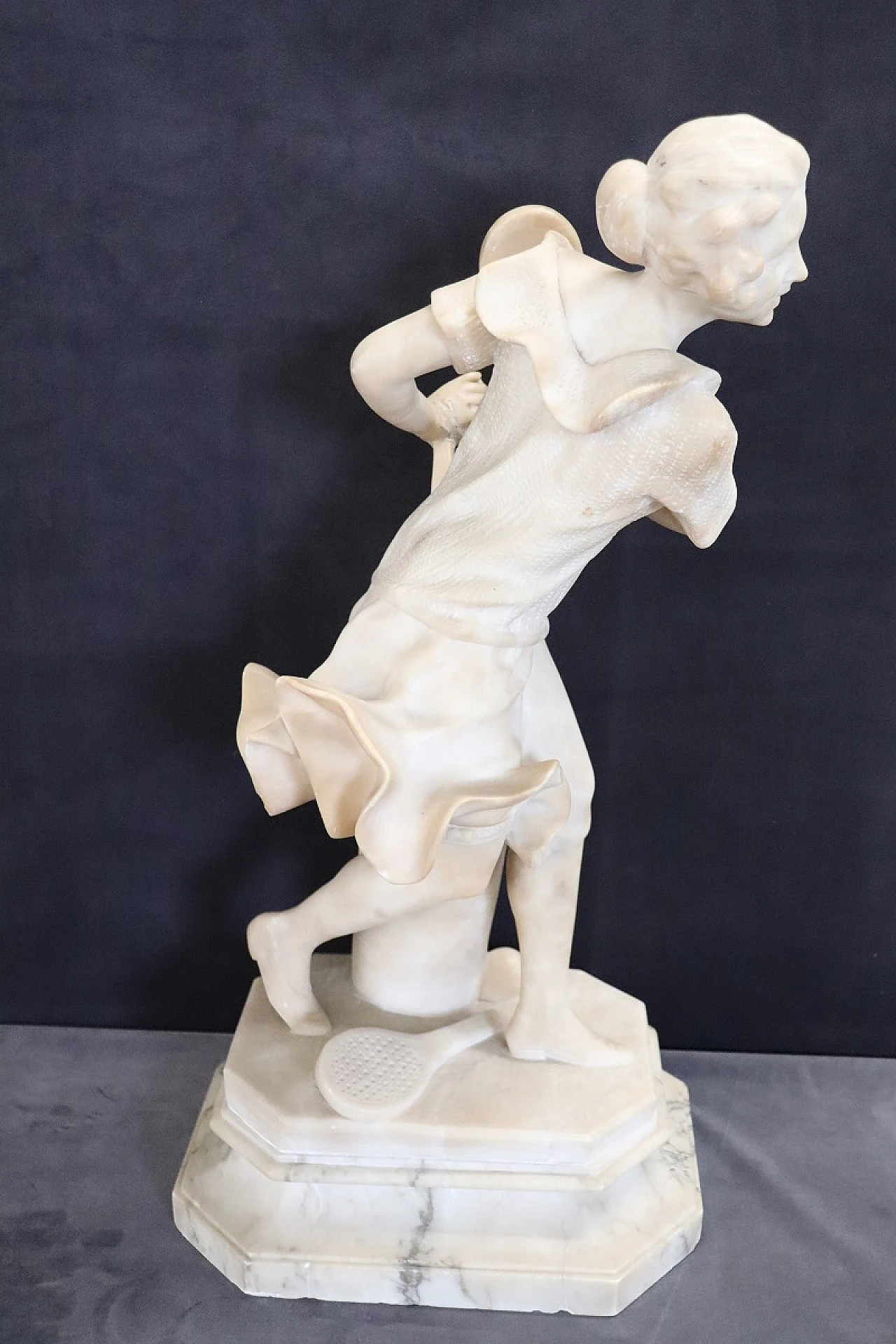 Scultura in marmo, ragazza che gioca a tennis, primi ‘900 12