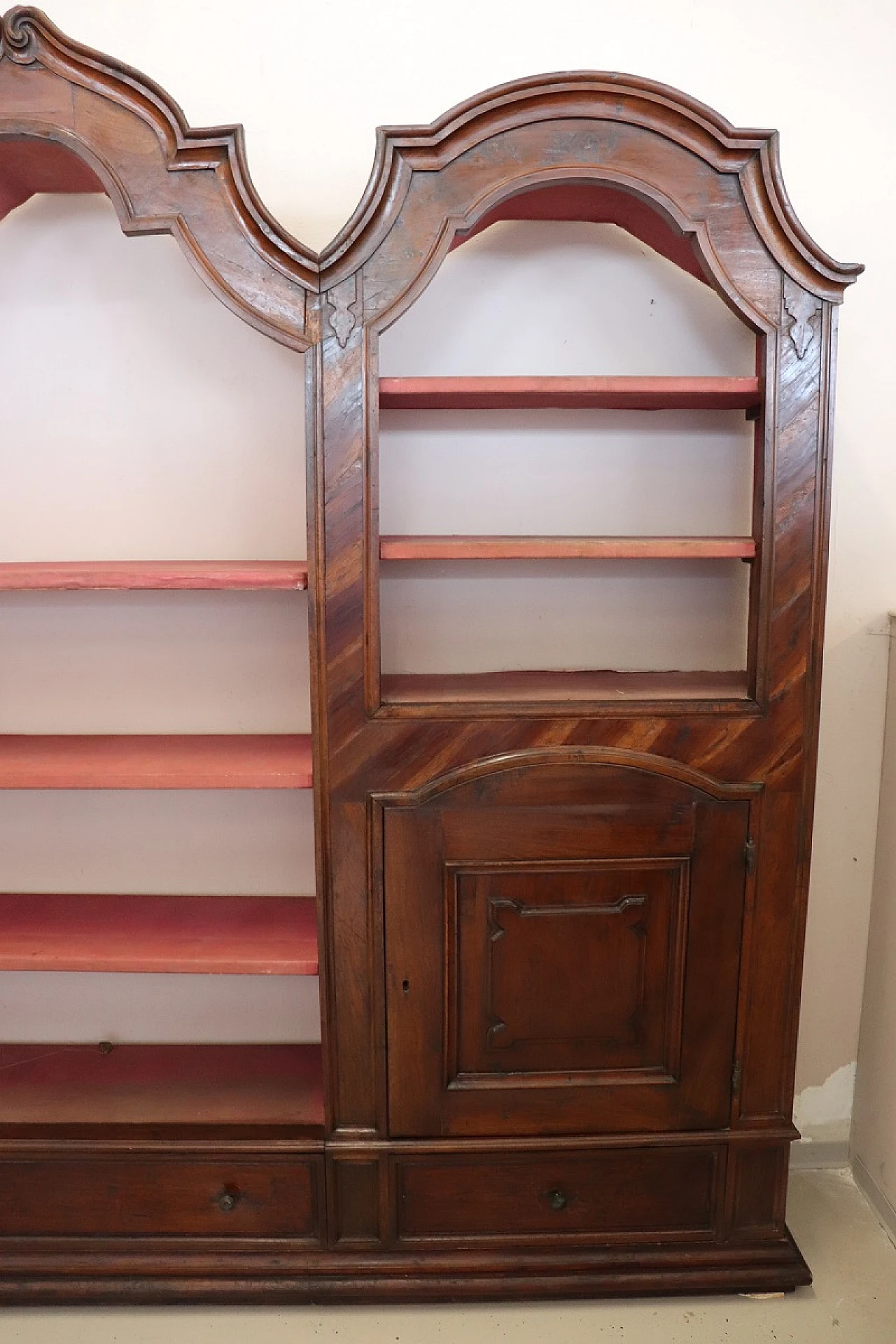 Large walnut bookcase, 17th century 4