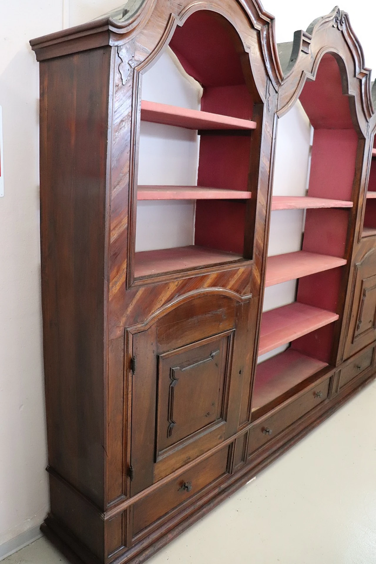 Large walnut bookcase, 17th century 7