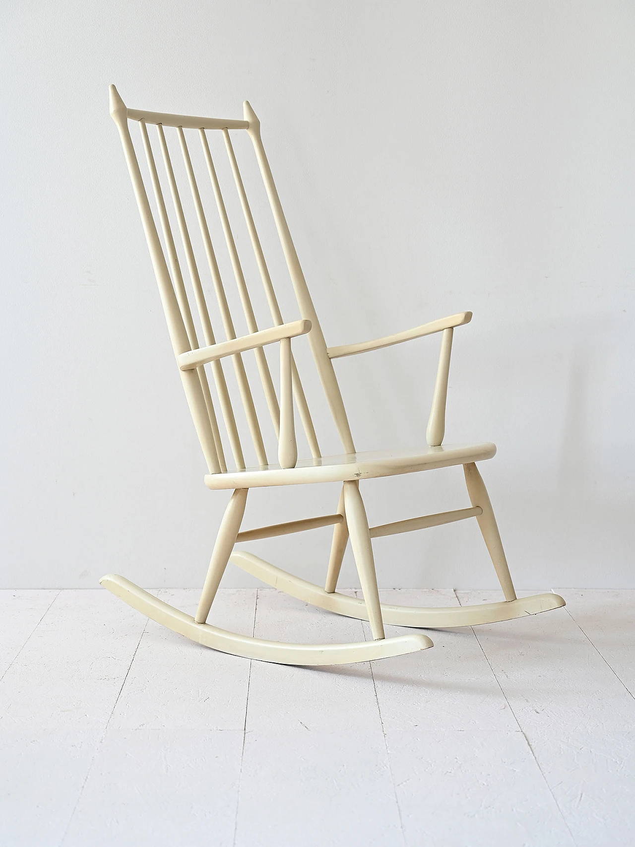 Shabby rocking chair 2