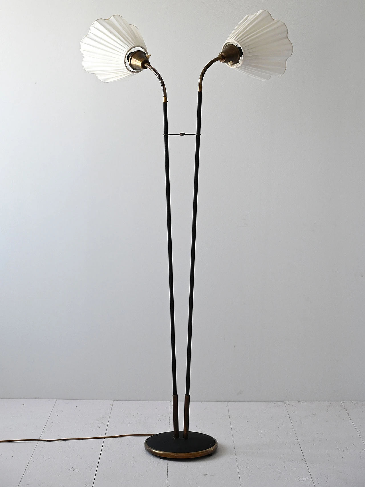 Floor lamp with two light points 2