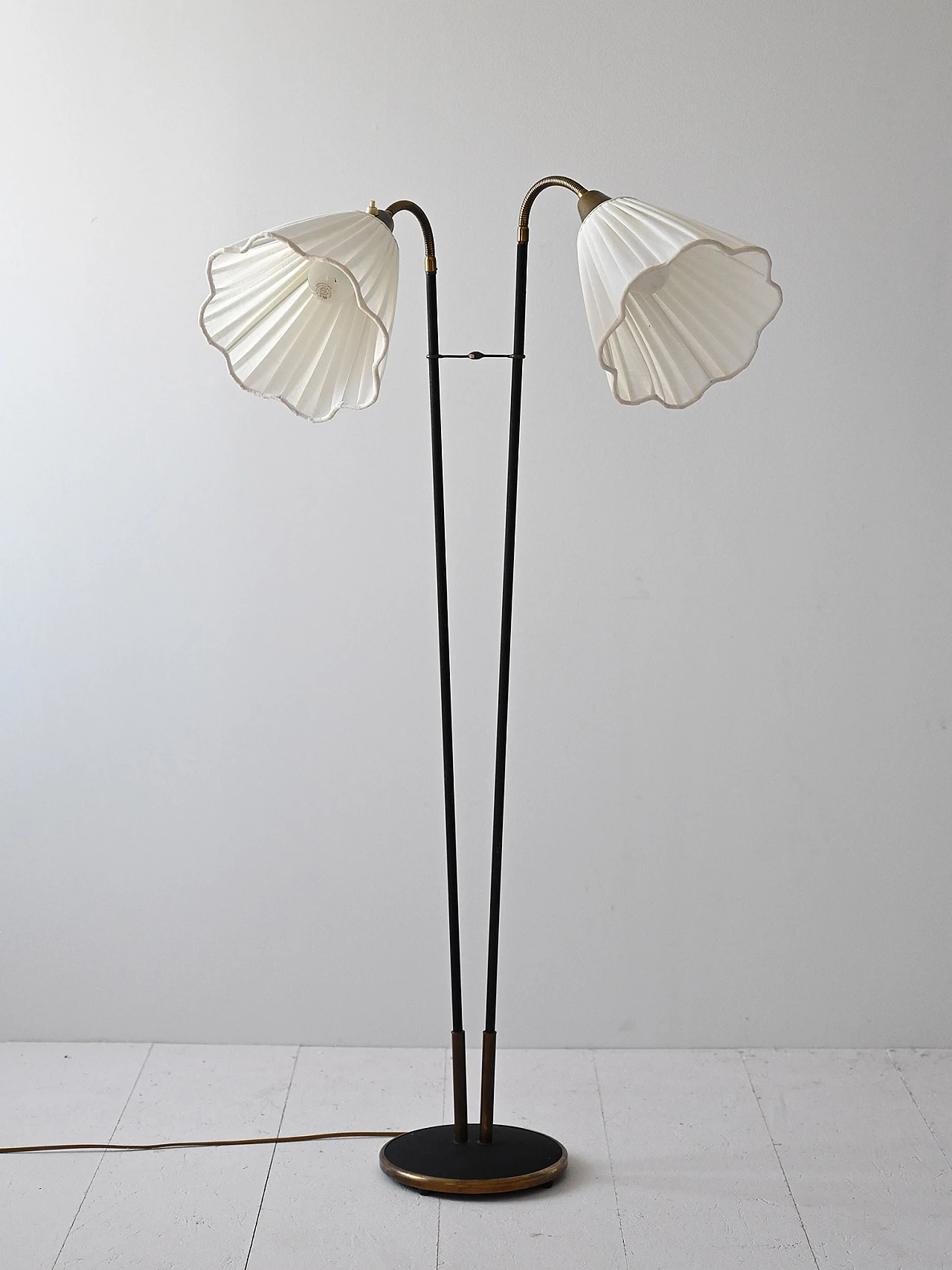 Floor lamp with two light points 3