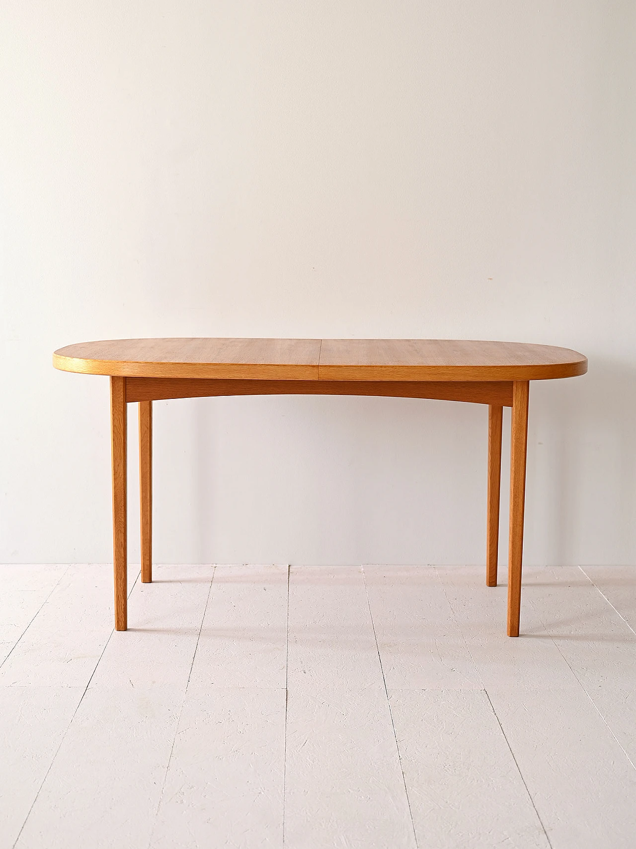 Extendable Scandinavian oval table 3