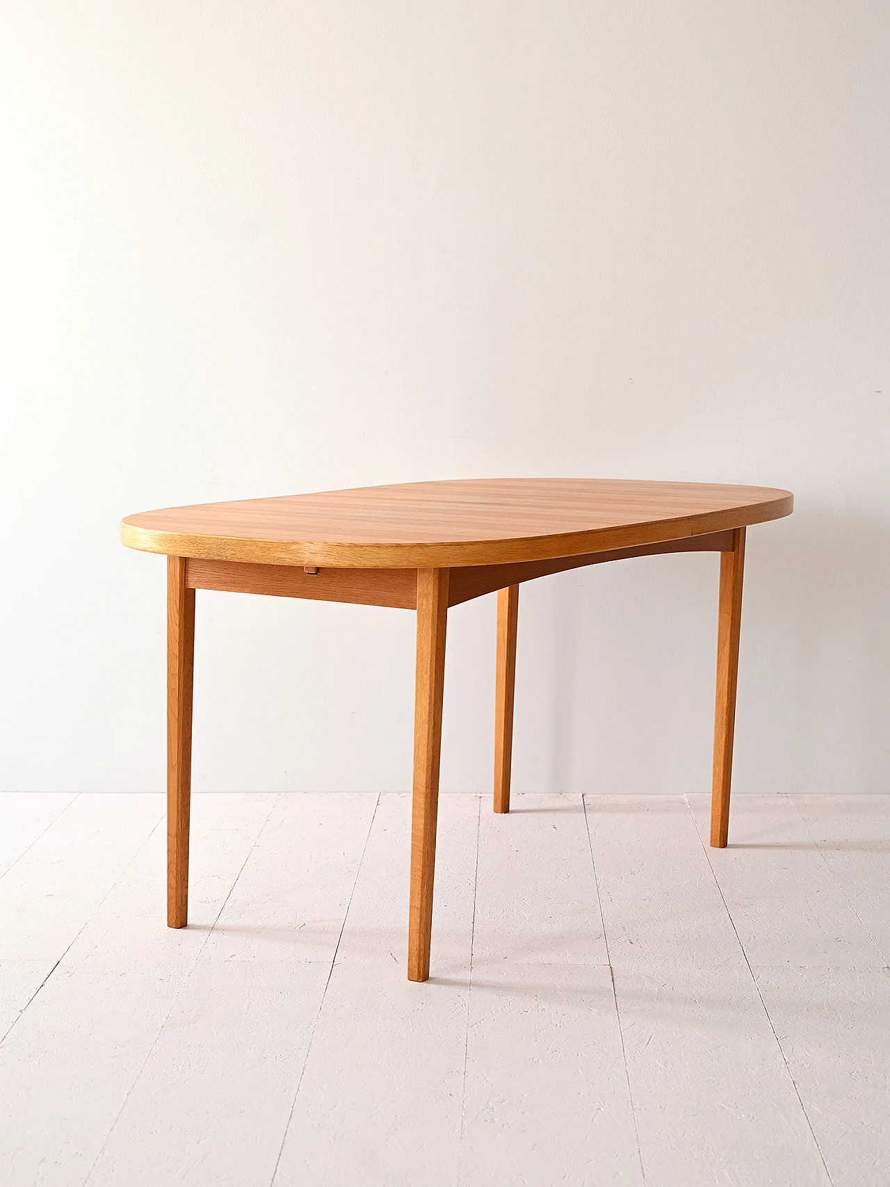 Extendable Scandinavian oval table 4