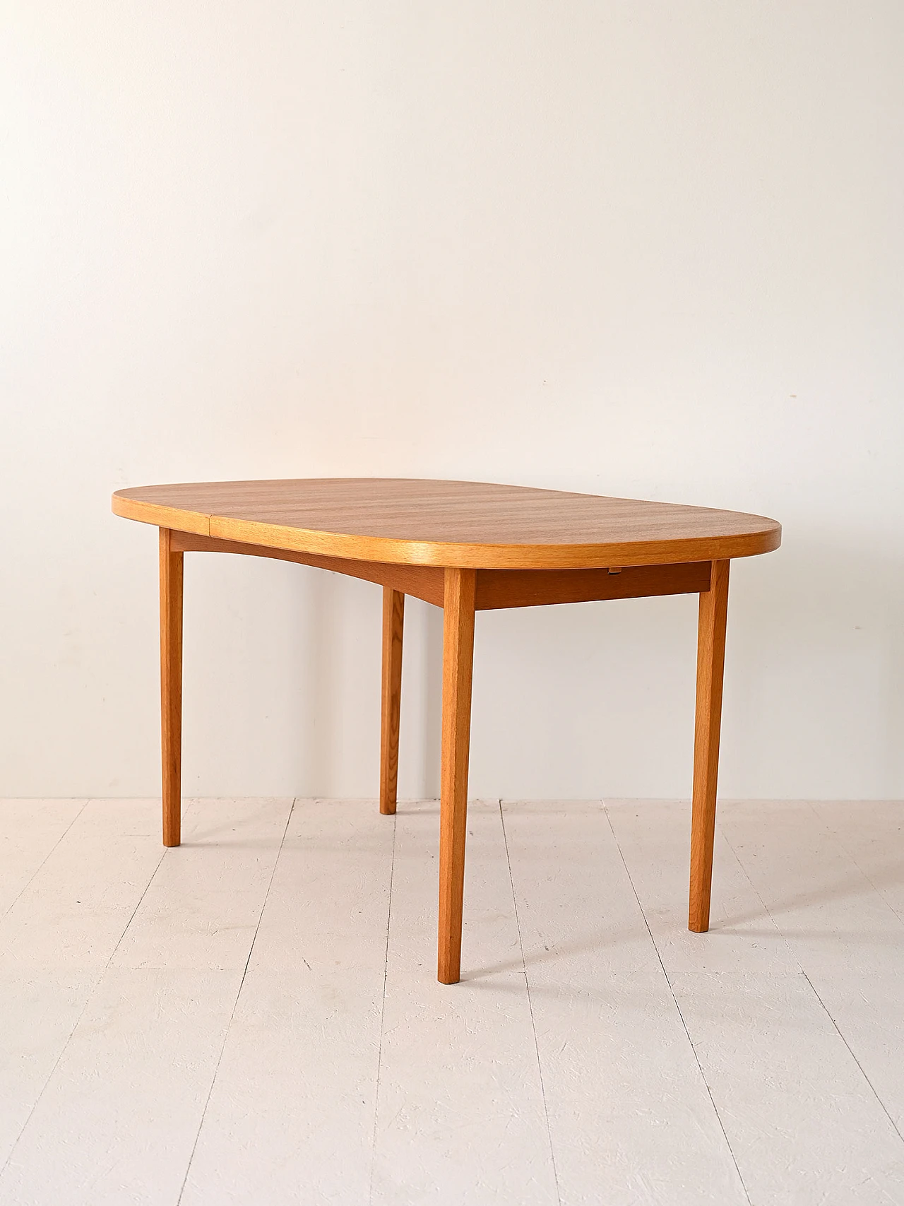 Extendable Scandinavian oval table 5