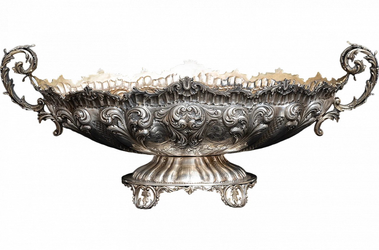 Centrepiece in solid sculptured silver with 800 hallmark, 20th century 7