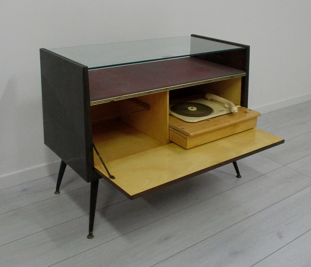 Bar cabinet with Philips turntable by Nanetti, 1950s 1