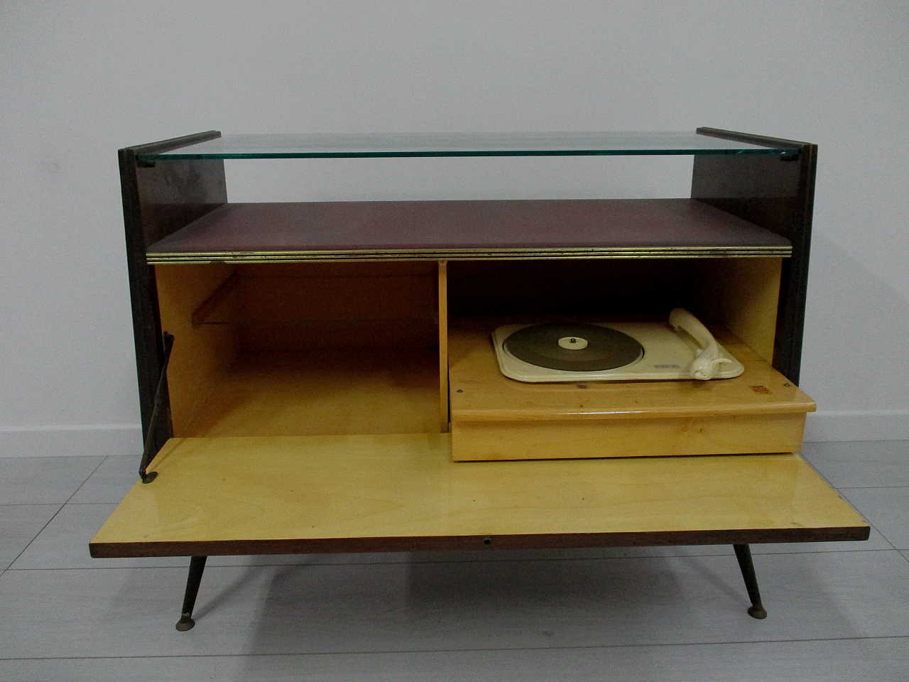 Bar cabinet with Philips turntable by Nanetti, 1950s 5