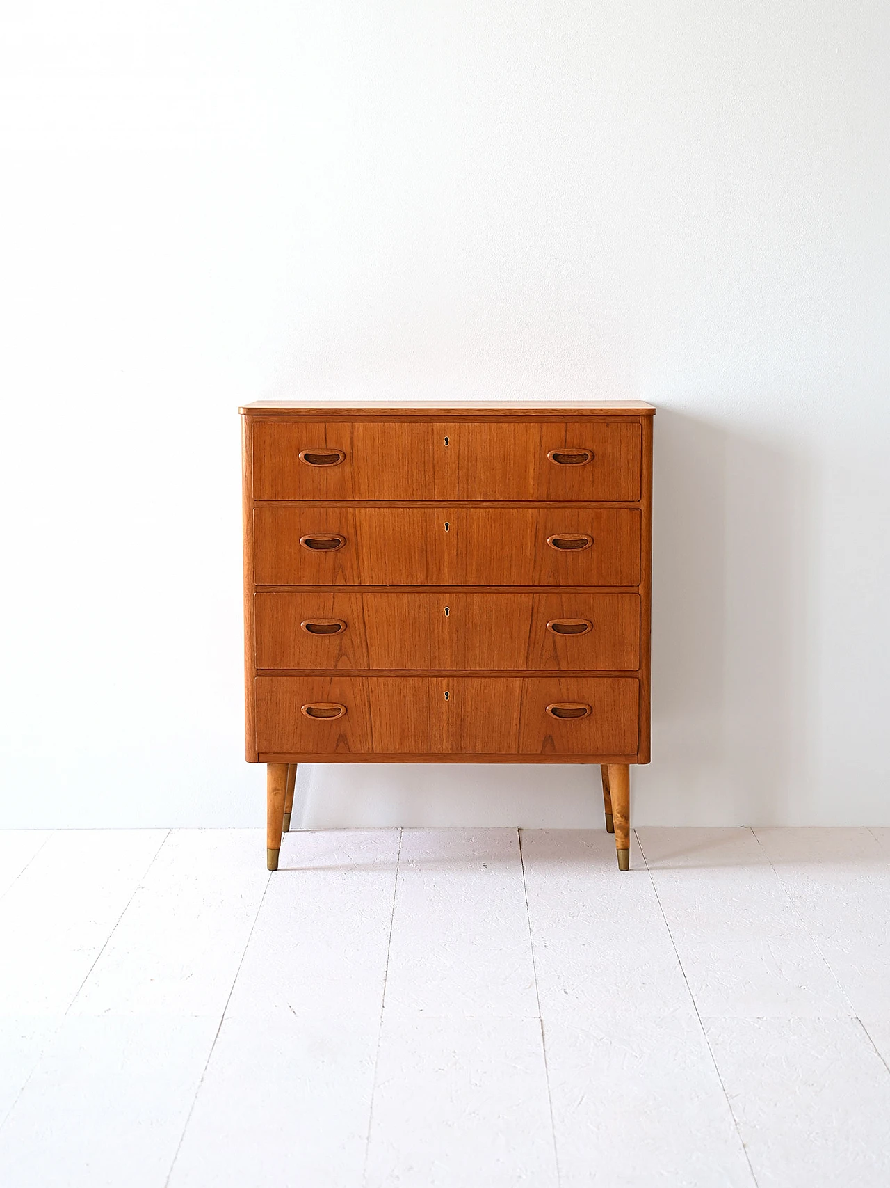 Chest of drawers with brass tips, 60s 1