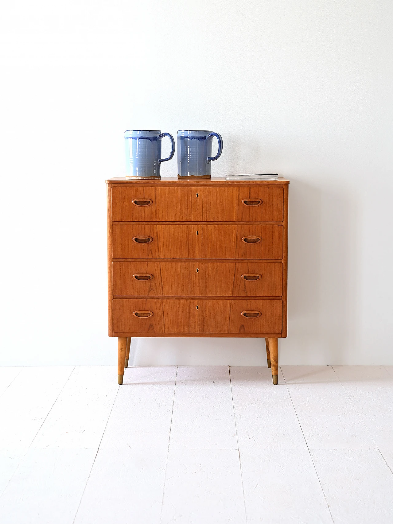 Chest of drawers with brass tips, 60s 2