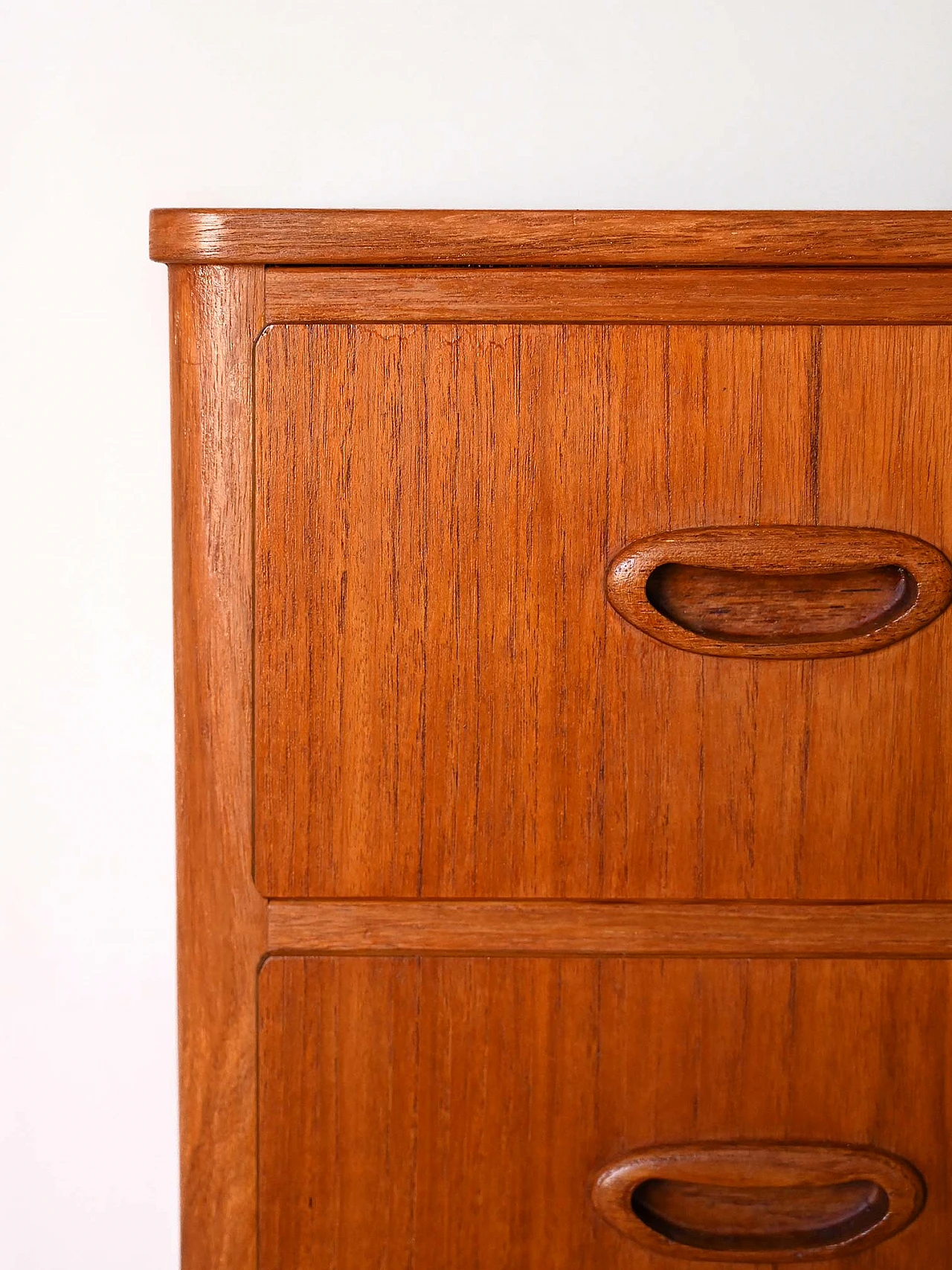 Chest of drawers with brass tips, 60s 6