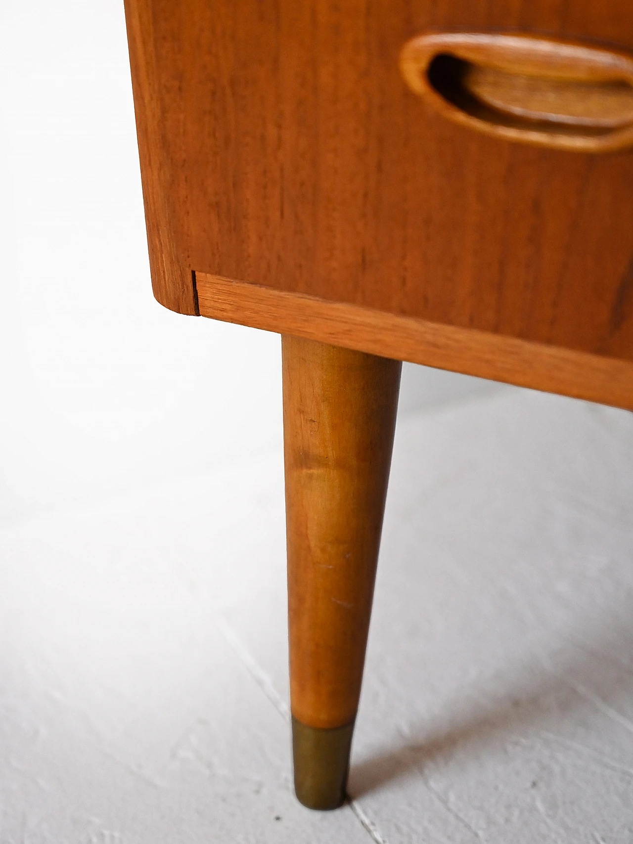 Chest of drawers with brass tips, 60s 7