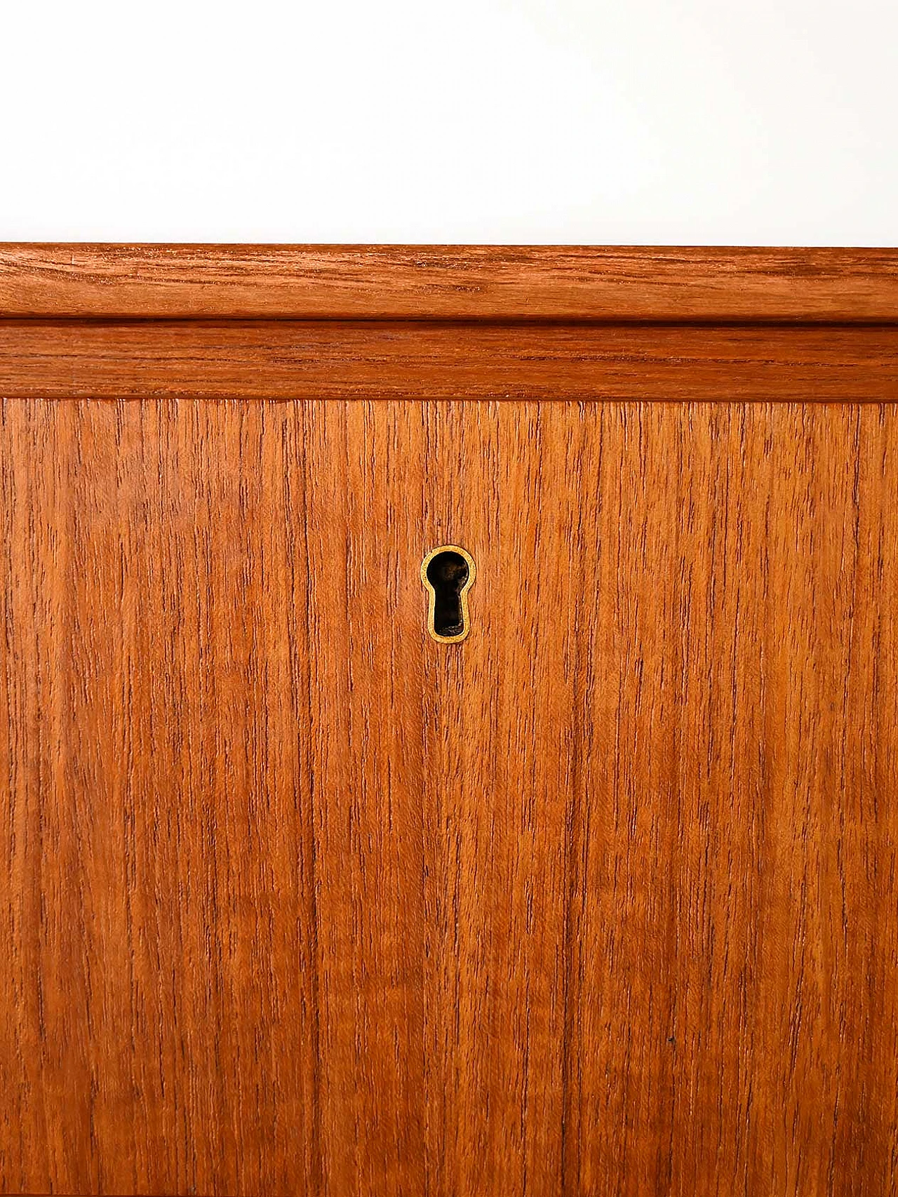 Chest of drawers with brass tips, 60s 8