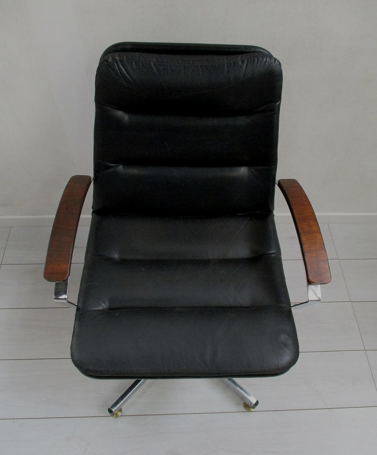 Swivel  office armchair in metal and black leather, 1980s 5