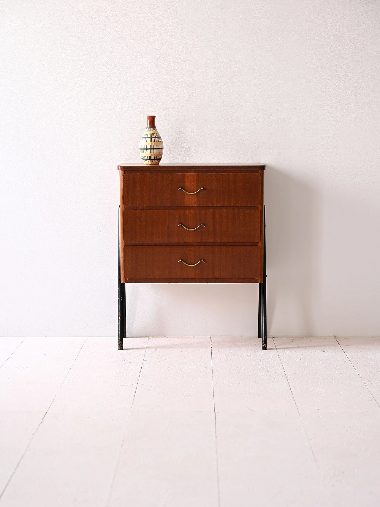 Teak bedside table and black details 1