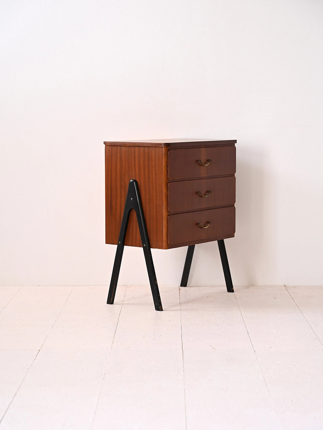 Teak bedside table and black details 3