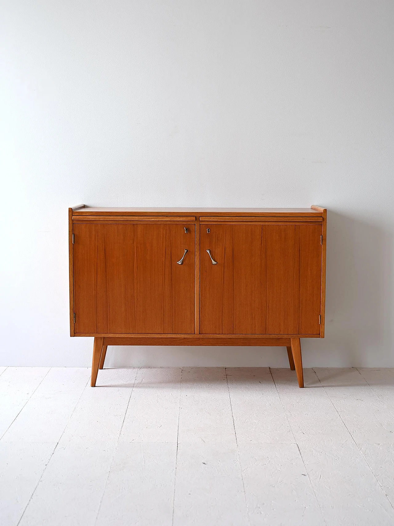 Scandinavian sideboard with removable shelves 2