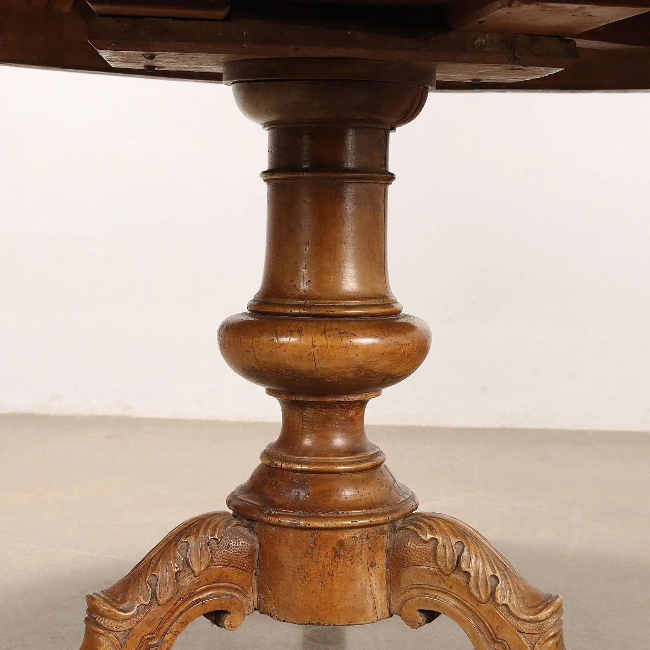 Round table Louis Philippe walnut , 19th century 5