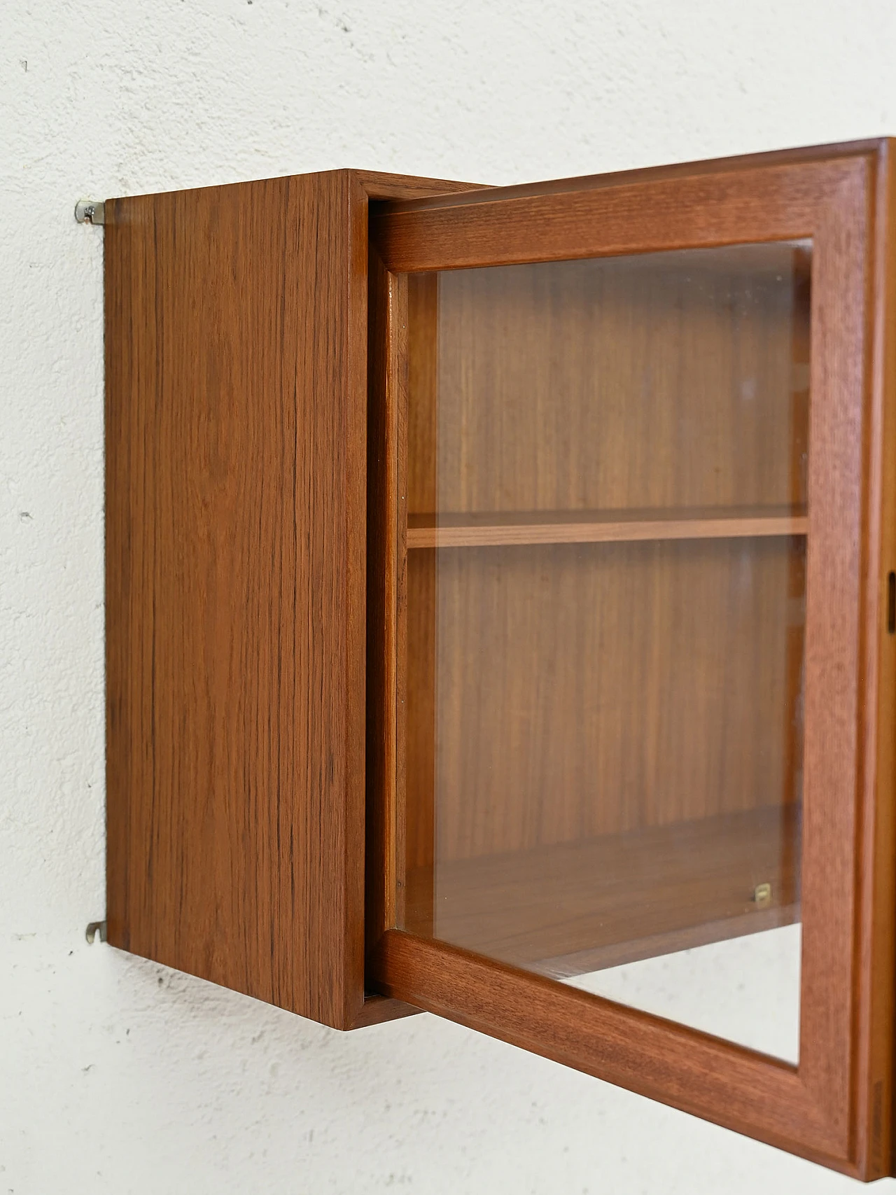 Hanging display cabinet in teak with glass doors, 60s 5