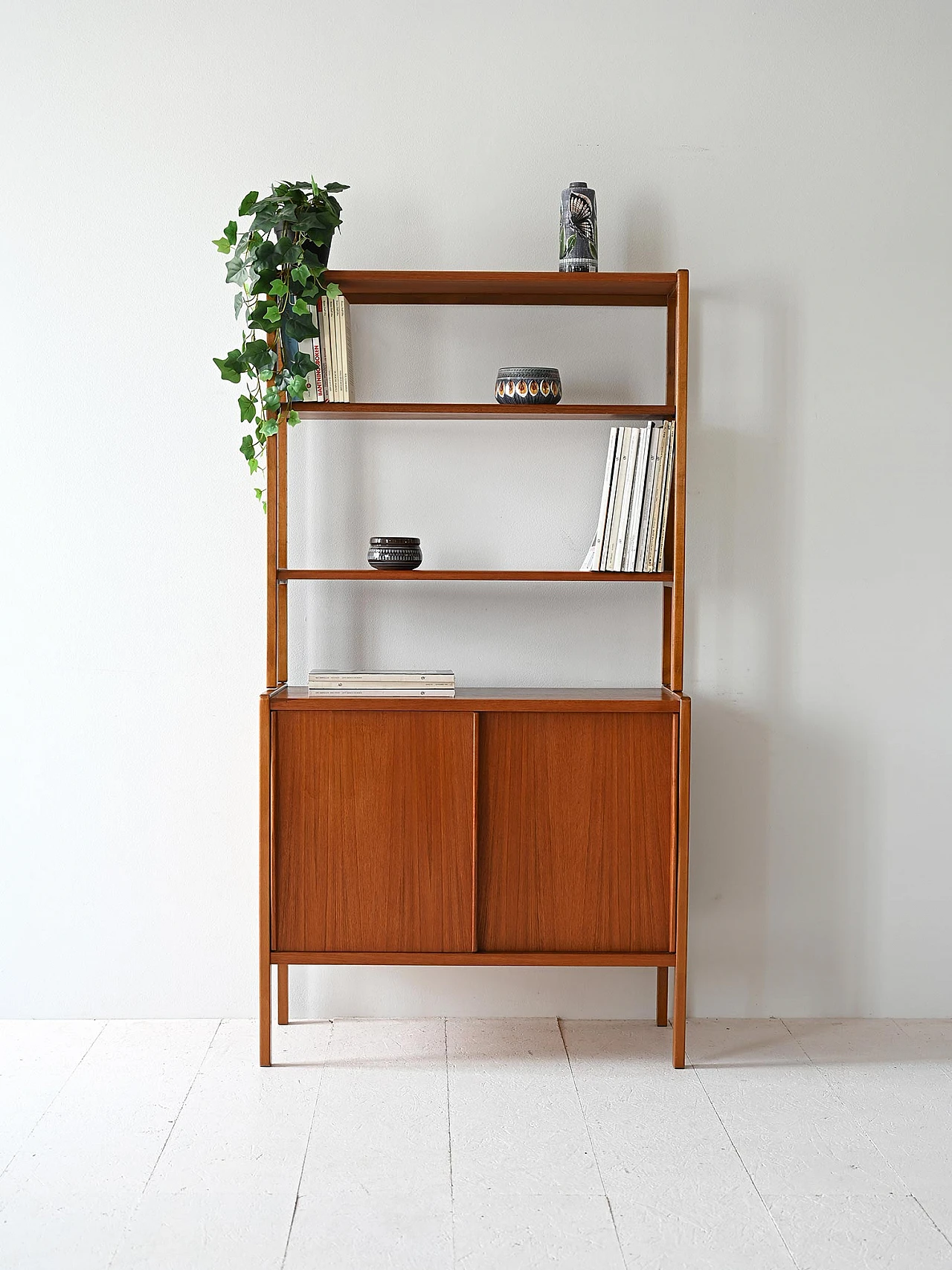 Scandinavian bookcase with storage compartment 1