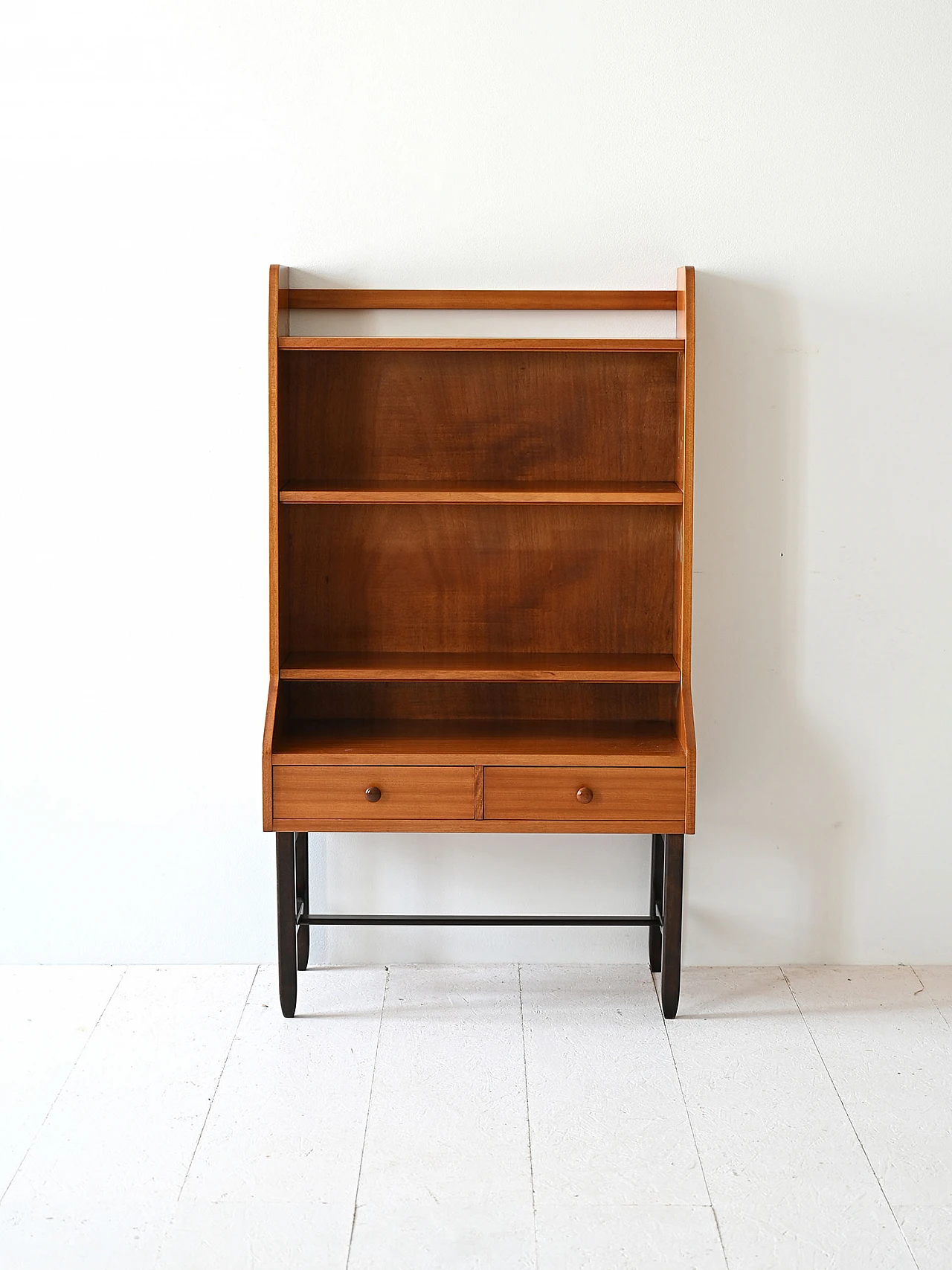 Low Scandinavian bookcase 2