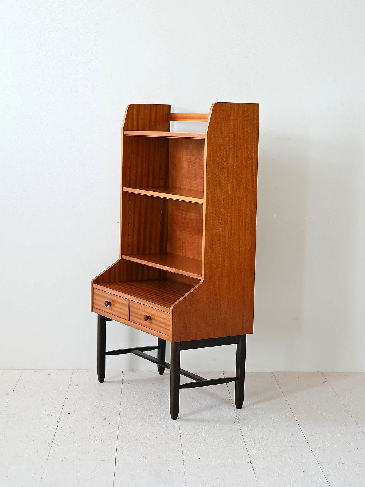 Low Scandinavian bookcase 4