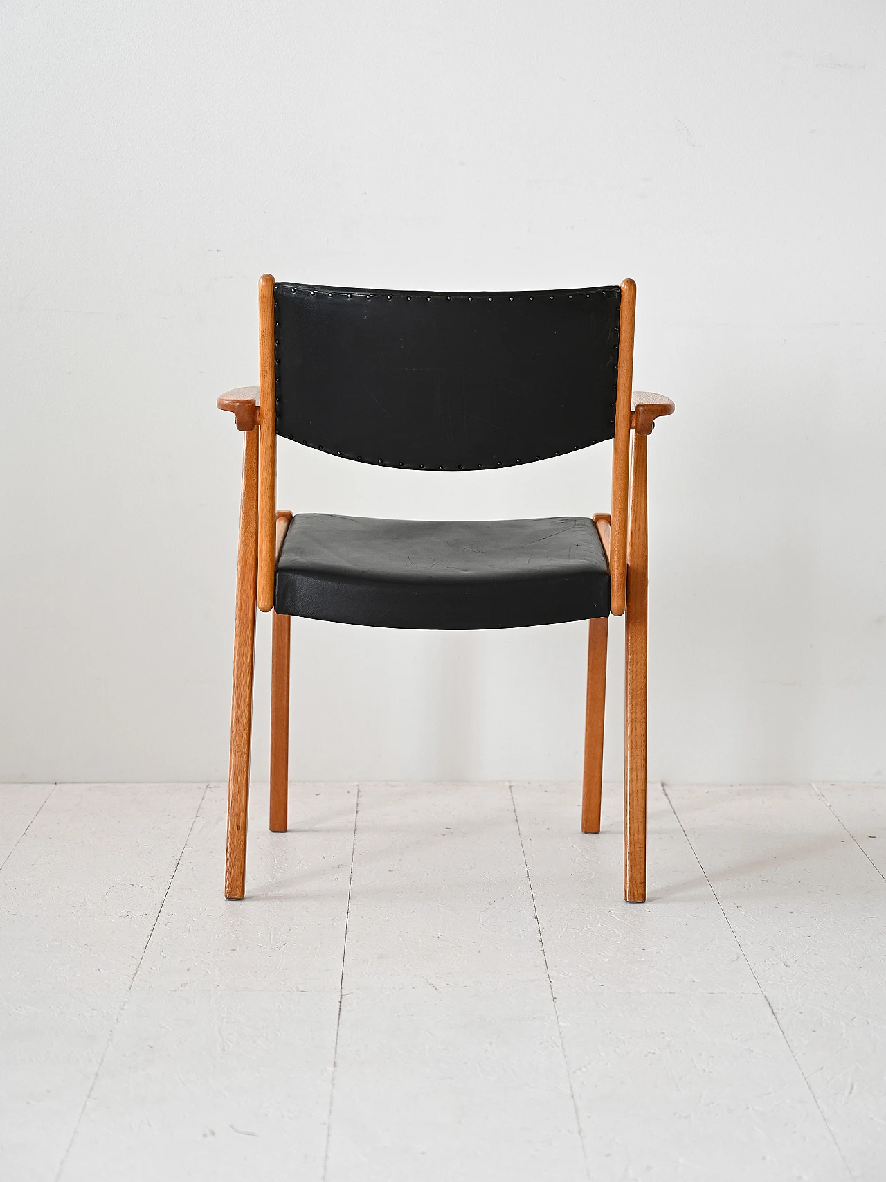 Sedia scandinava in teak e similpelle 4