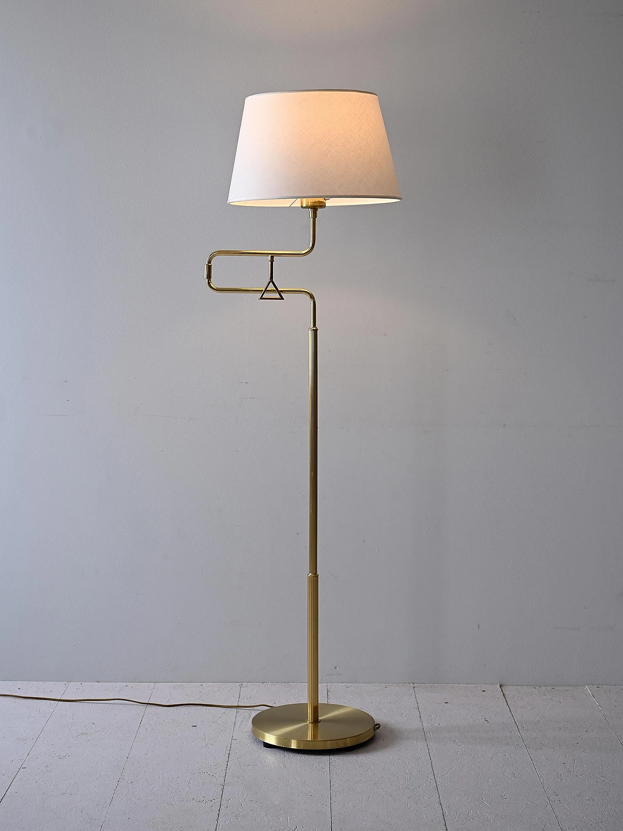 Brass floor lamp with adjustable arm, 1960s 1