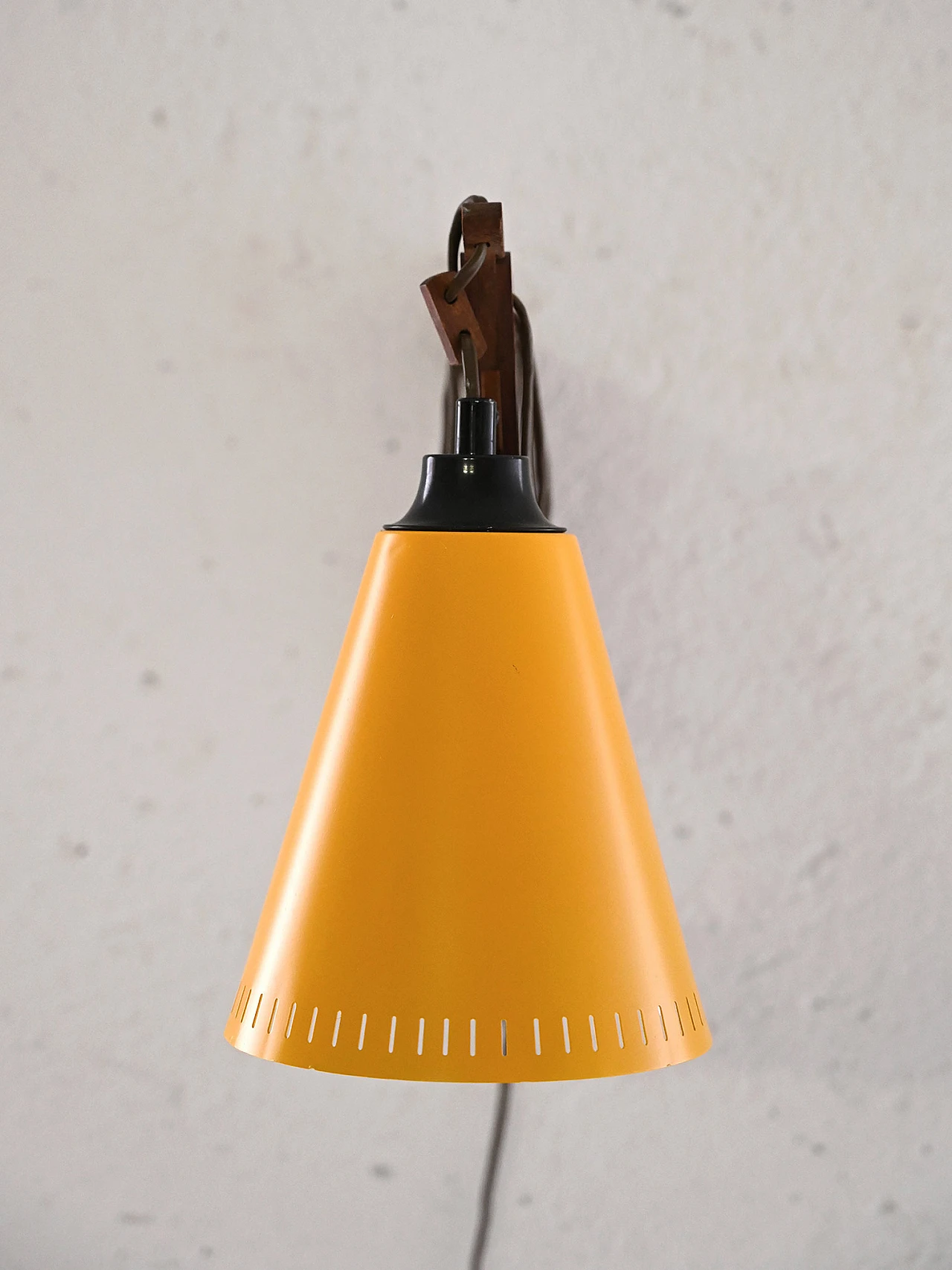 Lamp with extendable arm 1