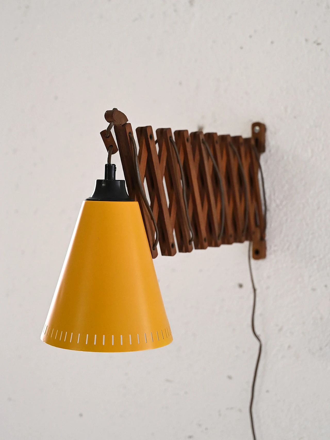 Lamp with extendable arm 2