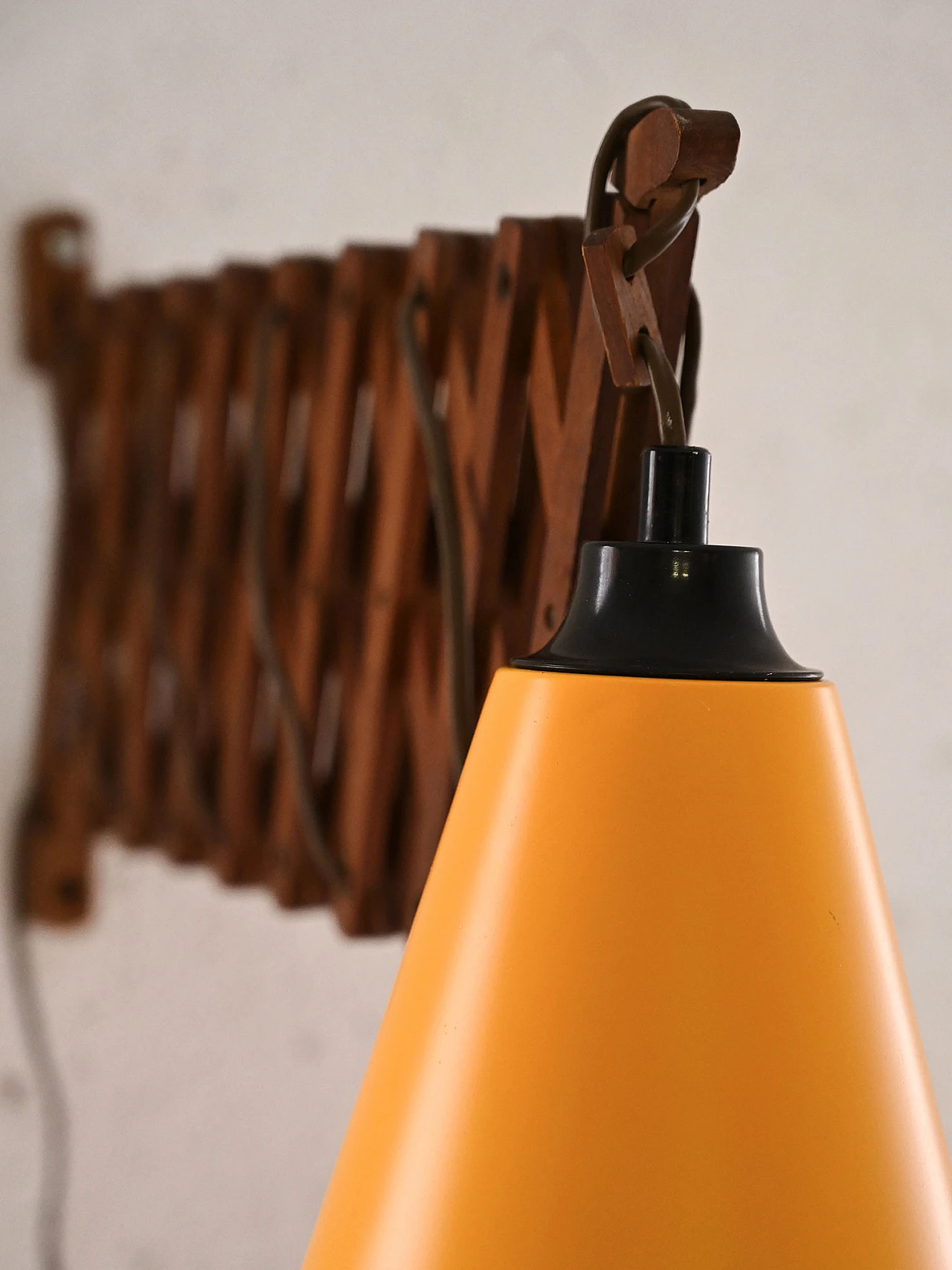 Lamp with extendable arm 7