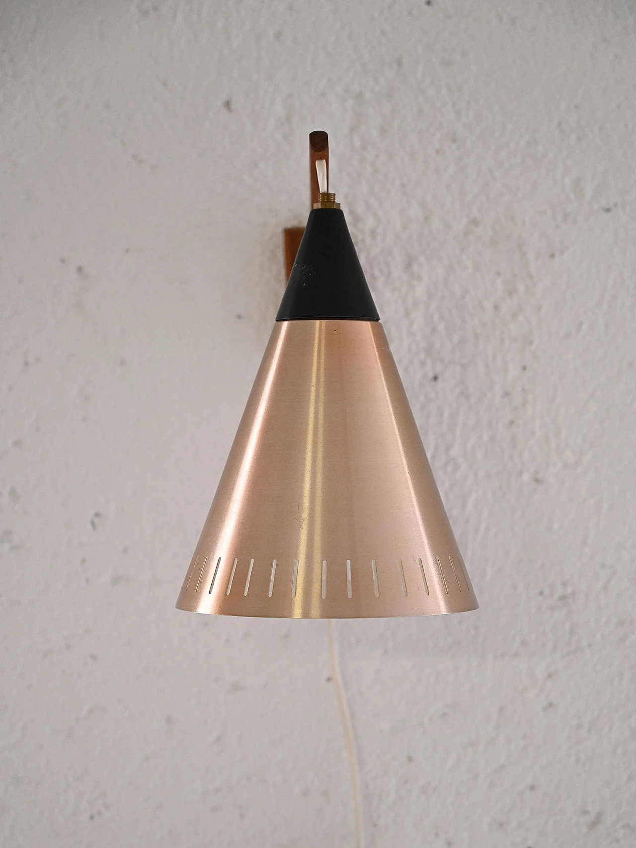 Scandinavian lamp with teak arm 2