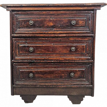 Small walnut chest with 3 drawers, 18th century